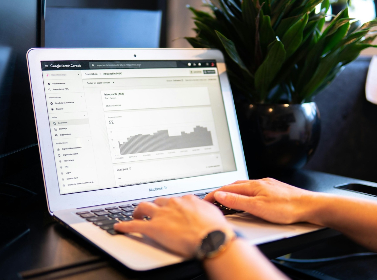 Analytics and Reporting: Key CRM Features for MetaTrader