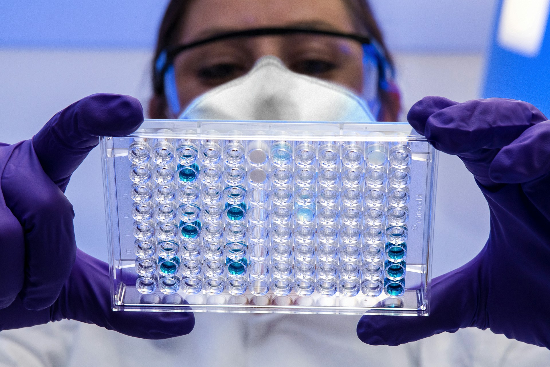 China’s Rapid Rise in Biotechnology: Closing the Gap with the U.S. China’s Rapid Rise in Biotechnology: Closing the Gap with the U.S.