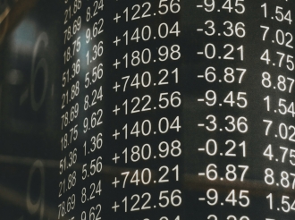 Day Trading vs Swing Trading: Which Strategy is Better for You?