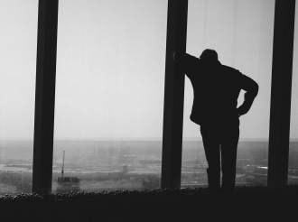 Fear of Missing Out (FOMO): How to Spot and Stop It Before It Wrecks Your Strategy