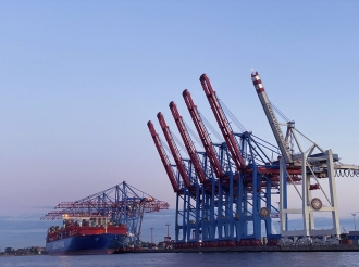 Trump demands 100% tariffs on China and India from the EU: a new round of pressure on Russia