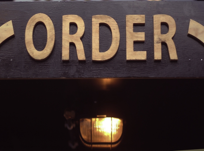 The advantage of pending orders in Forex: trading without emotions and 24/7 control