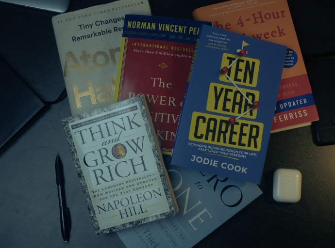 Must-haves for the brain and "entrepreneurial instinct": JPMorgan's top 16 books of the year read by billionaires