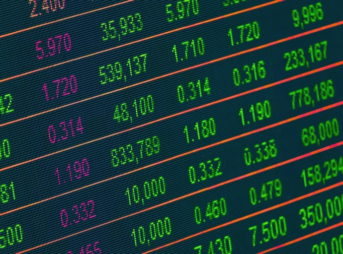 Quote Filtering and Non-Market Spikes: How Data Providers Protect Brokers from Losses