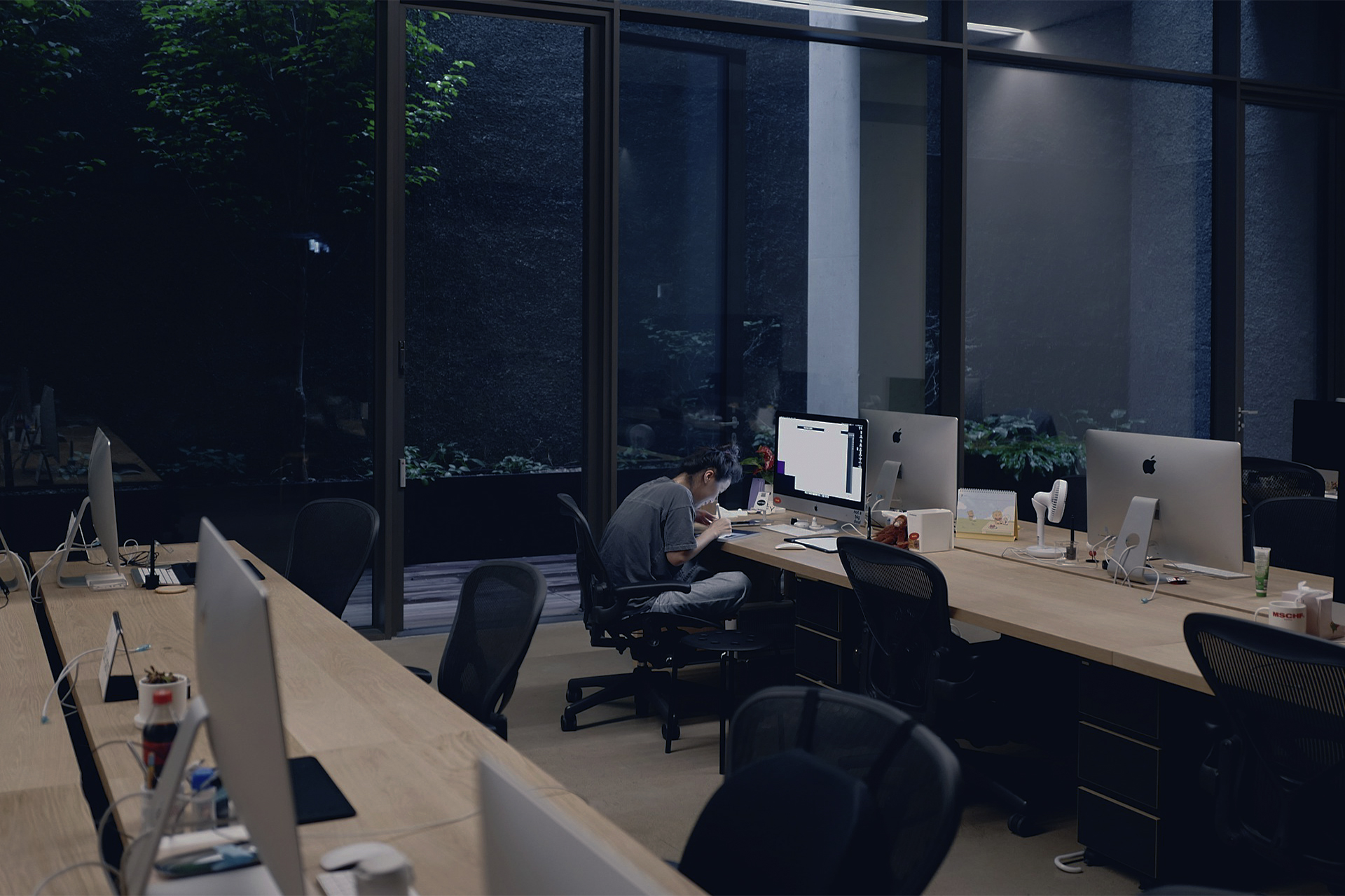 Young Tech Workers Struggle in AI Boom: Job Fears and the Race to the Top Young Tech Workers Struggle in AI Boom: Job Fears and the Race to the Top