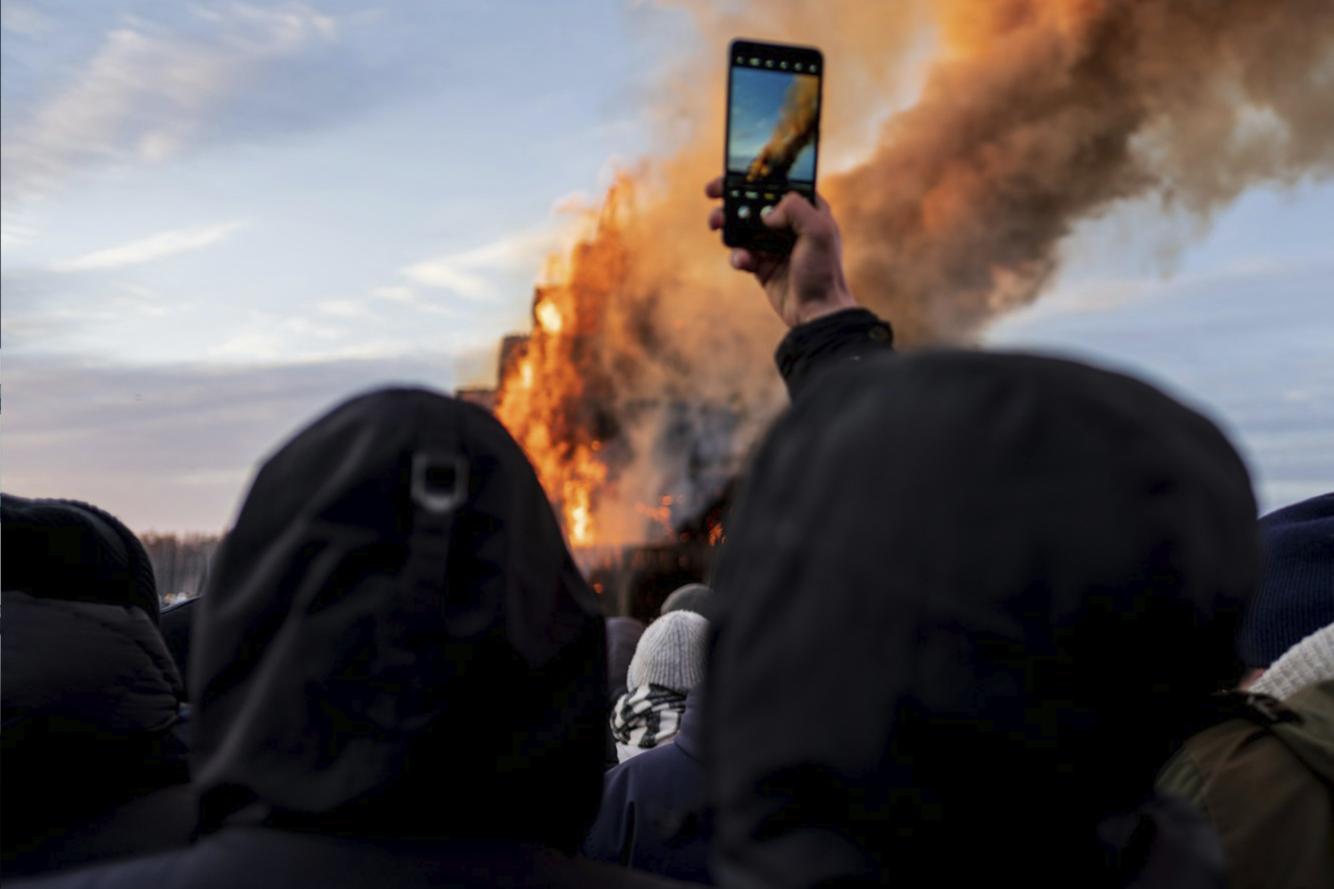 How activists and journalists can use private cell phone service that protects against surveillance