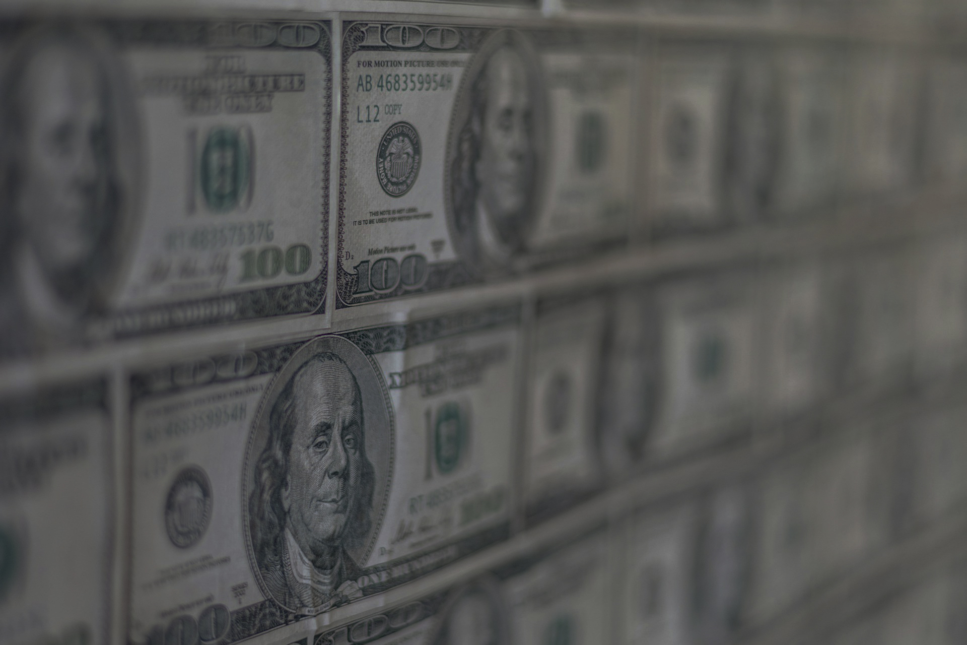 Currency Wars 2.0: How Trade Conflicts Shape USD/CNH and GBP/USD