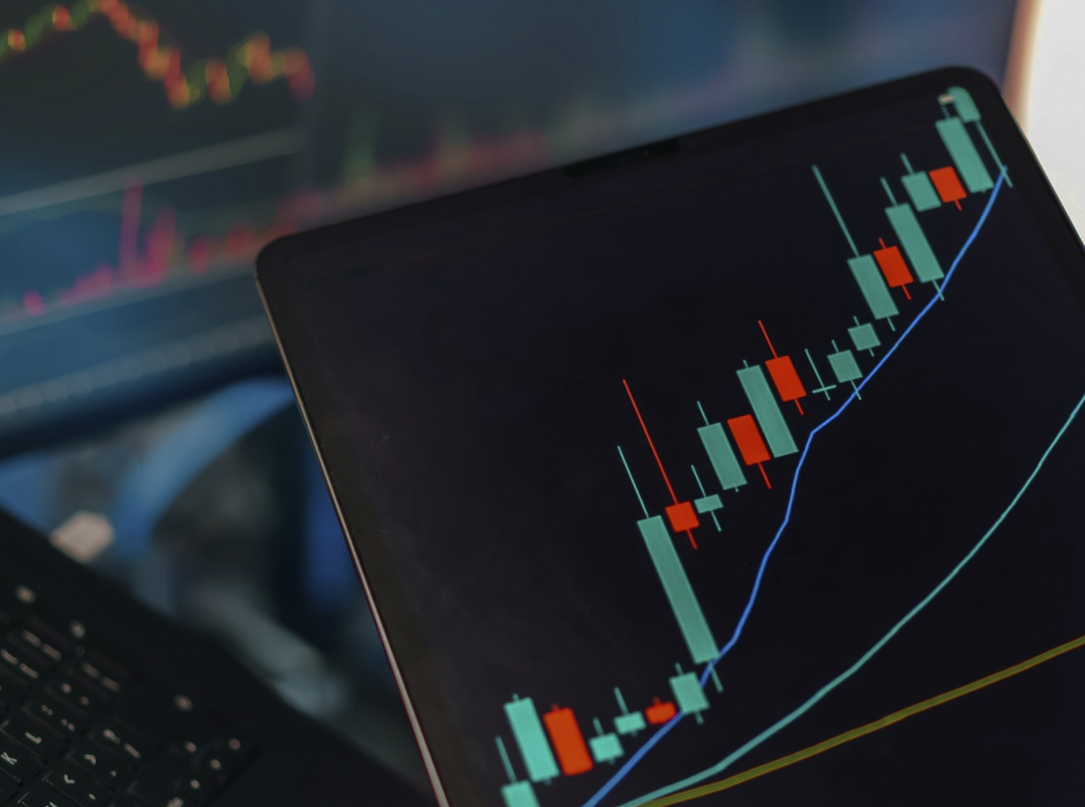 Prop Firms vs Brokers: How Prop Firm Software Is Changing Forex